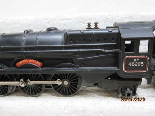 OO SCALE : TRI-ANG BRITISH RAILWAY 4-6-2 STEAM LOCOMOTIVE - LOT 114z