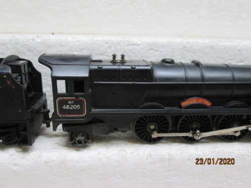 OO SCALE : TRI-ANG BRITISH RAILWAY 4-6-2 STEAM LOCOMOTIVE - LOT 114z