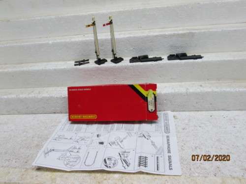 OO SCALE : HORNBY SINGLE ARM SIGNAL SET R086 (BOXED) - LOT 183z