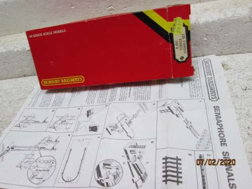 OO SCALE : HORNBY SINGLE ARM SIGNAL SET R086 (BOXED) - LOT 183z