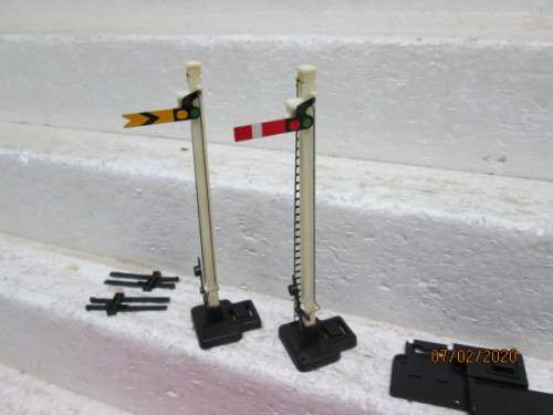 OO SCALE : HORNBY SINGLE ARM SIGNAL SET R086 (BOXED) - LOT 183z
