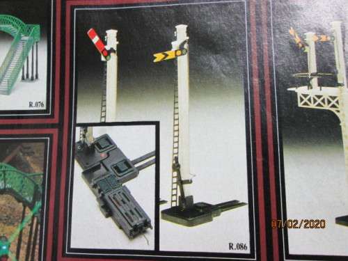 OO SCALE : HORNBY SINGLE ARM SIGNAL SET R086 (BOXED) - LOT 183z
