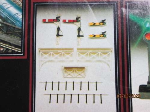 OO SCALE : HORNBY SIGNAL EXTENSION SET R089 (BOXED) - LOT 185z