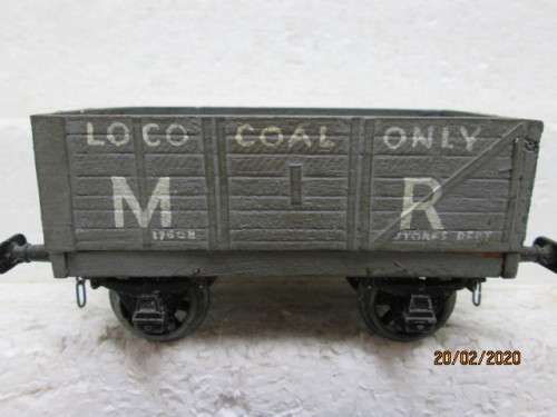 O SCALE : SHORT GOODS WAGONS x2 - LOT 416z