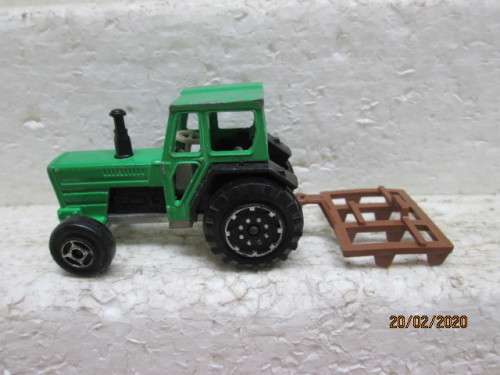 MAJORETTE : TRACTOR WITH FARM IMPLEMENTS - LOT 434z