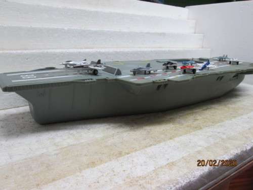 LARGE AIRCRAFT CARRIER SHIP - LOT 455z