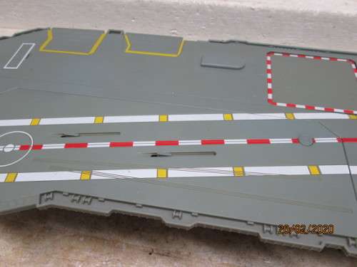 LARGE AIRCRAFT CARRIER SHIP - LOT 455z
