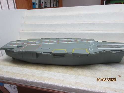 LARGE AIRCRAFT CARRIER SHIP - LOT 455z