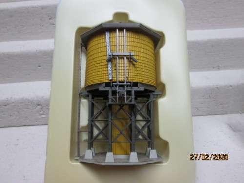 HO SCALE : WALTHERS LARGE WOOD WATER TANK (BOXED) - LOT 531z