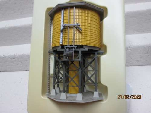 HO SCALE : WALTHERS LARGE WOOD WATER TANK (BOXED) - LOT 531z