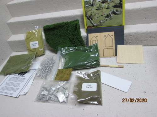 HO SCALE : WOODLANDS SCENICS : MAPLE LEAF CEMETERY KIT (BOXED) - LOT 536z
