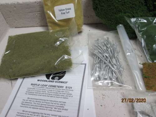 HO SCALE : WOODLANDS SCENICS : MAPLE LEAF CEMETERY KIT (BOXED) - LOT 536z