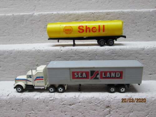 HO SCALE : ROAD CONTAINER TRUCK WITH SPARE TANKER TRAILER - LOT 619z