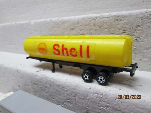 HO SCALE : ROAD CONTAINER TRUCK WITH SPARE TANKER TRAILER - LOT 619z