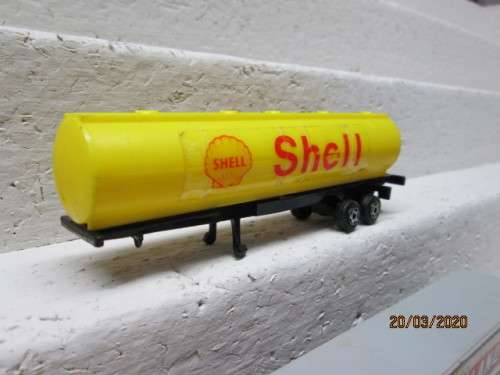 HO SCALE : ROAD CONTAINER TRUCK WITH SPARE TANKER TRAILER - LOT 619z