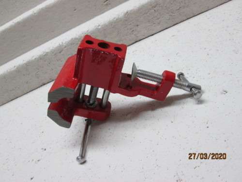 HO SCALE : MODEL WORK MINI METAL VICE - LOT 486BB