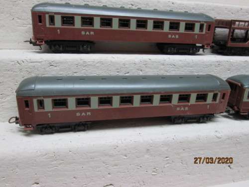 HO SCALE : LIMA SAR ORANGE EXPRESS SET - LOT 641z