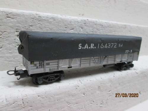 HO SCALE : LIMA SAR SILVER OZ BOX CAR WITH TARP - LOT 645z