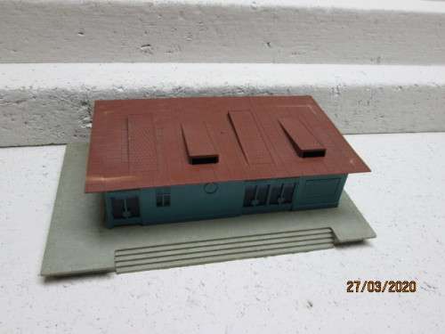 HO SCALE : LIMA FREIGHT DEPOT - LOT 653z