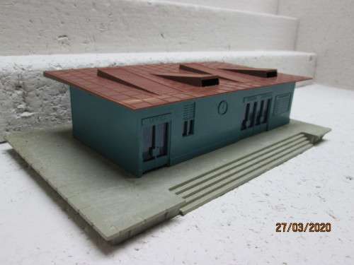 HO SCALE : LIMA FREIGHT DEPOT - LOT 653z