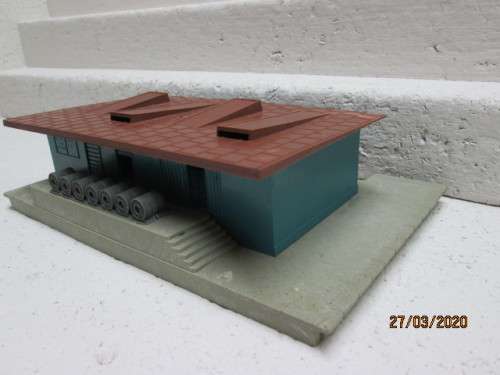 HO SCALE : LIMA FREIGHT DEPOT - LOT 653z