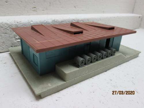 HO SCALE : LIMA FREIGHT DEPOT - LOT 653z