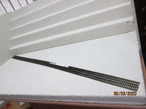 N SCALE : PECO NICKEL SILVER FLEXITRACK x2 LENGTHS - LOT 684z