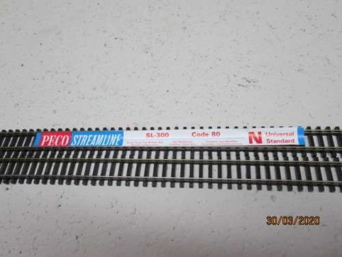 N SCALE : PECO NICKEL SILVER FLEXITRACK x2 LENGTHS - LOT 684z