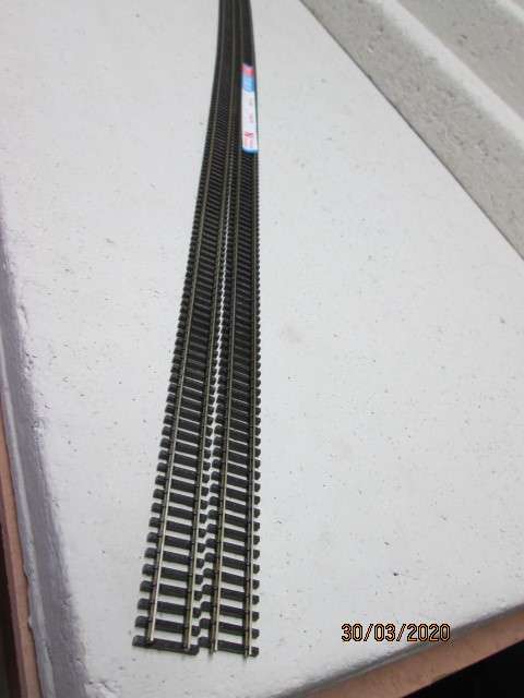 N SCALE : PECO NICKEL SILVER FLEXITRACK x2 LENGTHS - LOT 684z