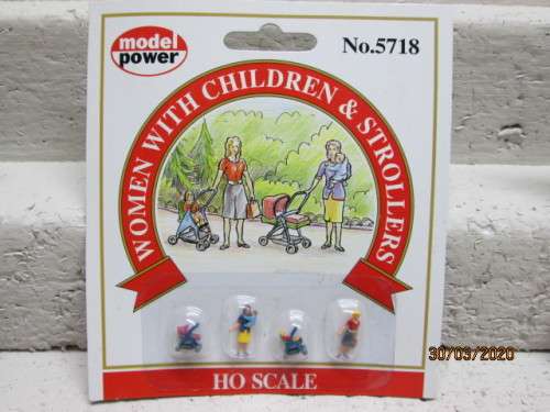 HO SCALE : MODELPOWER FIGURINES : WOMEN WITH CHILDREN & STROLLERS - LOT 714z