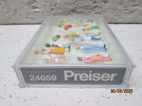 HO SCALE : PREISER FIGURINES : SELLING BALLOONS (BOXED) - LOT 757z