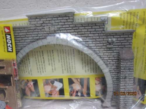 HO SCALE : NOCH DOUBLE TRACK TUNNEL ENTRANCE (BOXED) - LOT 798z