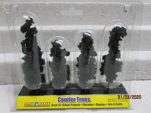 HO SCALE : WOODLAND SCENICS : x4 CONIFER TREES (BOXED) - LOT 839z