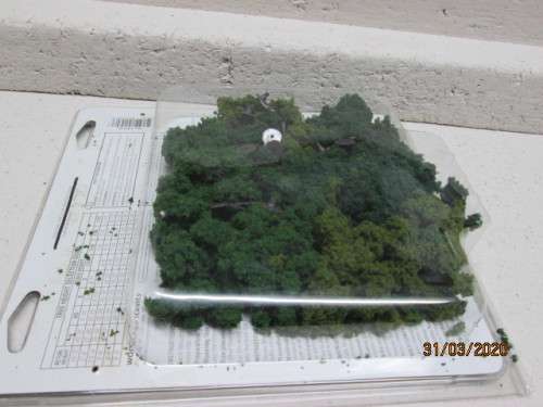 HO SCALE : WOODLAND SCENICS : x38 DECIDUOUS TREES (BOXED) - LOT 845z
