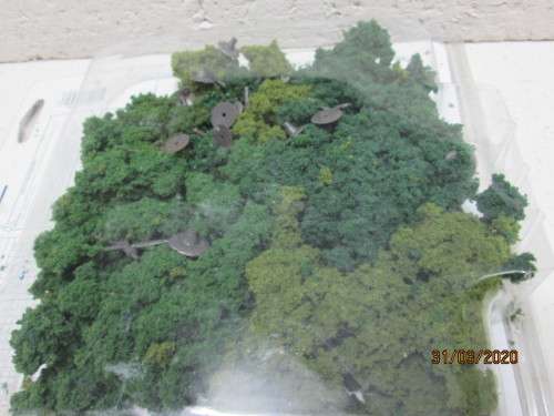 HO SCALE : WOODLAND SCENICS : x38 DECIDUOUS TREES (BOXED) - LOT 845z