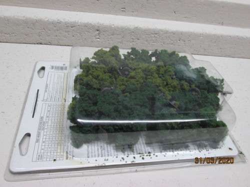 HO SCALE : WOODLAND SCENICS : x23 DECIDUOUS TREES (BOXED) - LOT 846z
