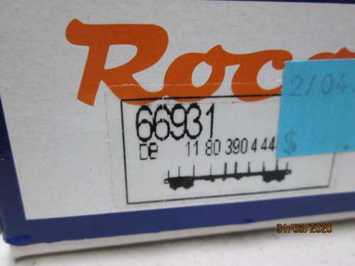 HO SCALE : ROCO LONG FLAT CAR WITH GREY PIPE LOAD (BOXED) - LOT 891z