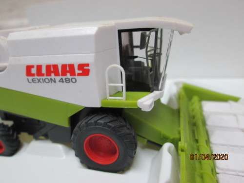 HO SCALE : WIKING CLAAS HARVESTER  (BOXED) - LOT 972z