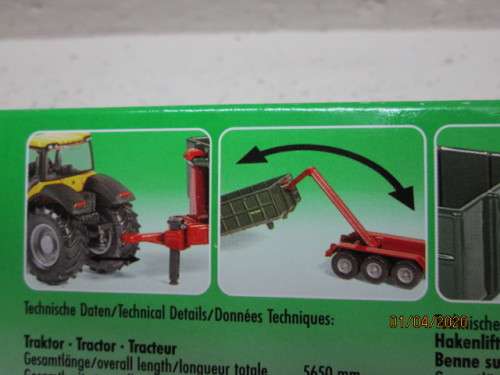 HO SCALE : SIKU JCV TRACTOR WITH FARM TRAILER (BOXED) - LOT 974z