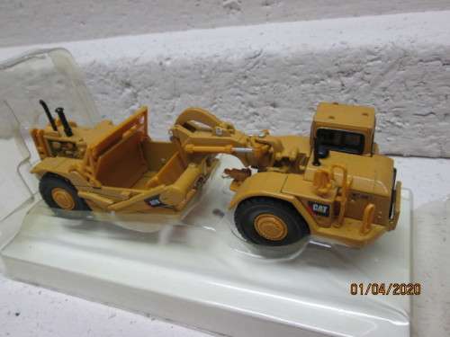 HO SCALE : NORSCOT CAT 627G WHEEL TRACTOR SCRAPER (BOXED) - LOT 991z