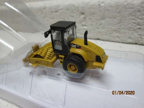 HO SCALE : NORSCOT CAT CP56 PADFOOT DRUM VIBRATORY SOIL COMPACTOR (BOXED) - LOT 993z