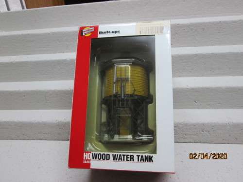 HO SCALE : WALTHERS WOOD WATER TANK (BOXED) - LOT 24AA