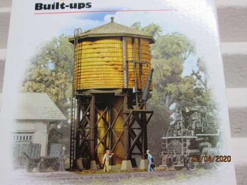 HO SCALE : WALTHERS WOOD WATER TANK (BOXED) - LOT 24AA