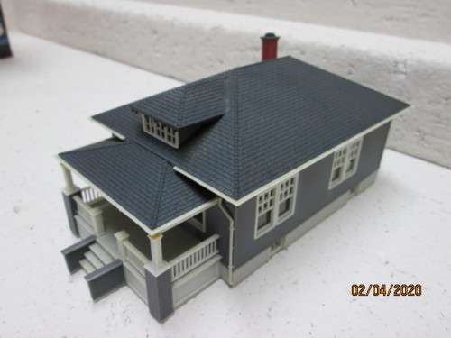 HO SCALE : ATLAS - BARB'S BUNGALOW HOUSE (BOXED) - LOT 40AA