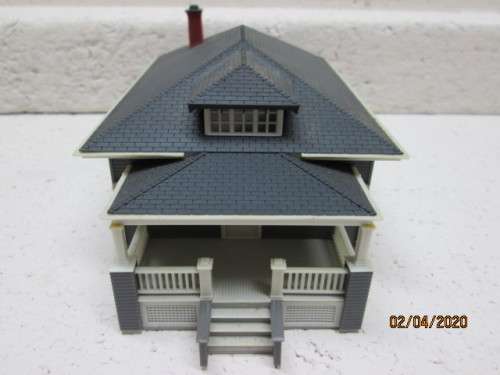 HO SCALE : ATLAS - BARB'S BUNGALOW HOUSE (BOXED) - LOT 40AA