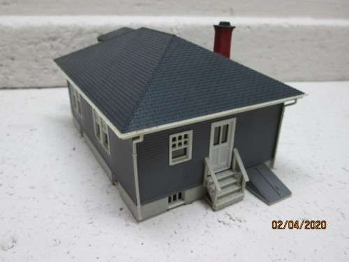 HO SCALE : ATLAS - BARB'S BUNGALOW HOUSE (BOXED) - LOT 40AA