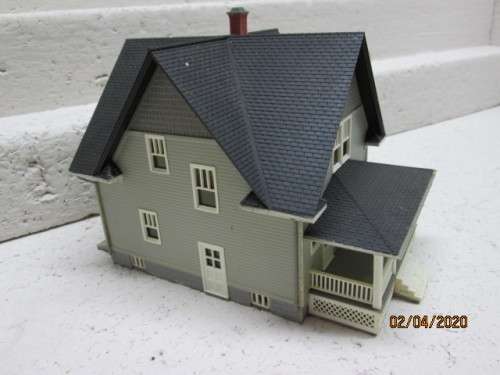 HO SCALE : ATLAS - KIM'S CLASSIC AMERICAN HOME - LOT 43AA
