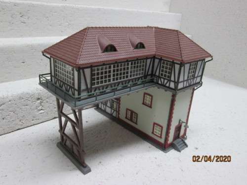 HO SCALE : FALLER GANTRY SIGNAL BOX (BOXED)  - LOT 46AA