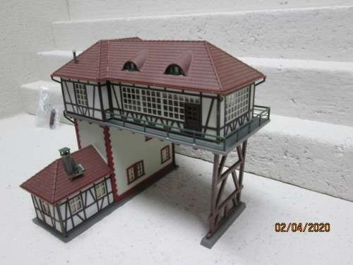 HO SCALE : FALLER GANTRY SIGNAL BOX (BOXED)  - LOT 46AA