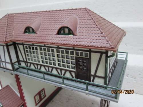 HO SCALE : FALLER GANTRY SIGNAL BOX (BOXED)  - LOT 46AA